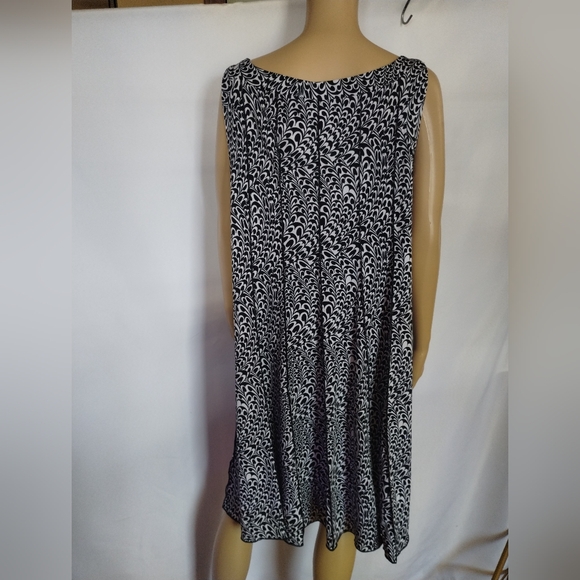 Voir voir Woman Black White Pattern Dress Size 18W Flowy Sleeveless Plus Size - Picture 5 of 7